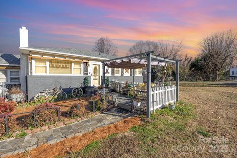 Photo of 113 Hardy Street, Jonesville, NC 28642 (MLS # 4328461)