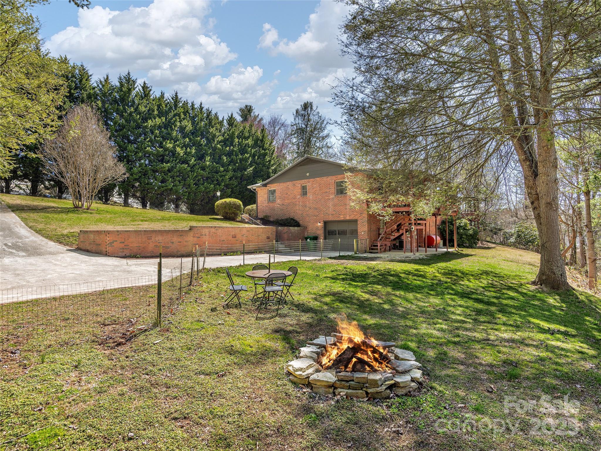 25/27 Oakdale Drive