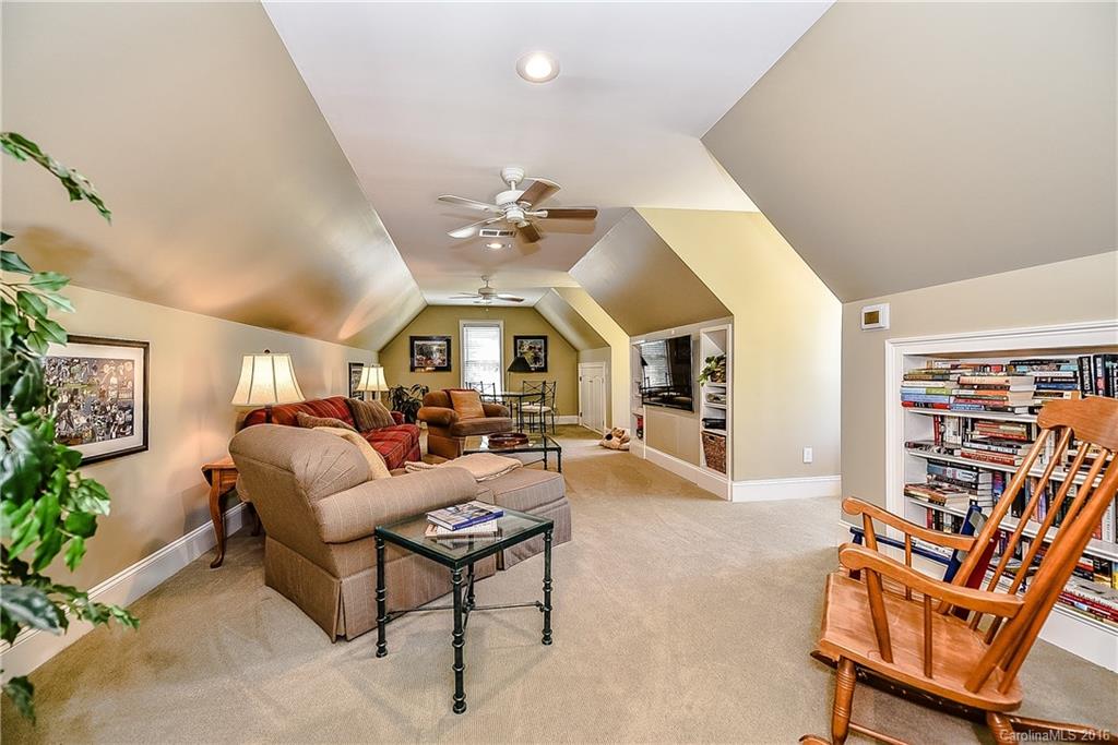 The Peninsula - Residential