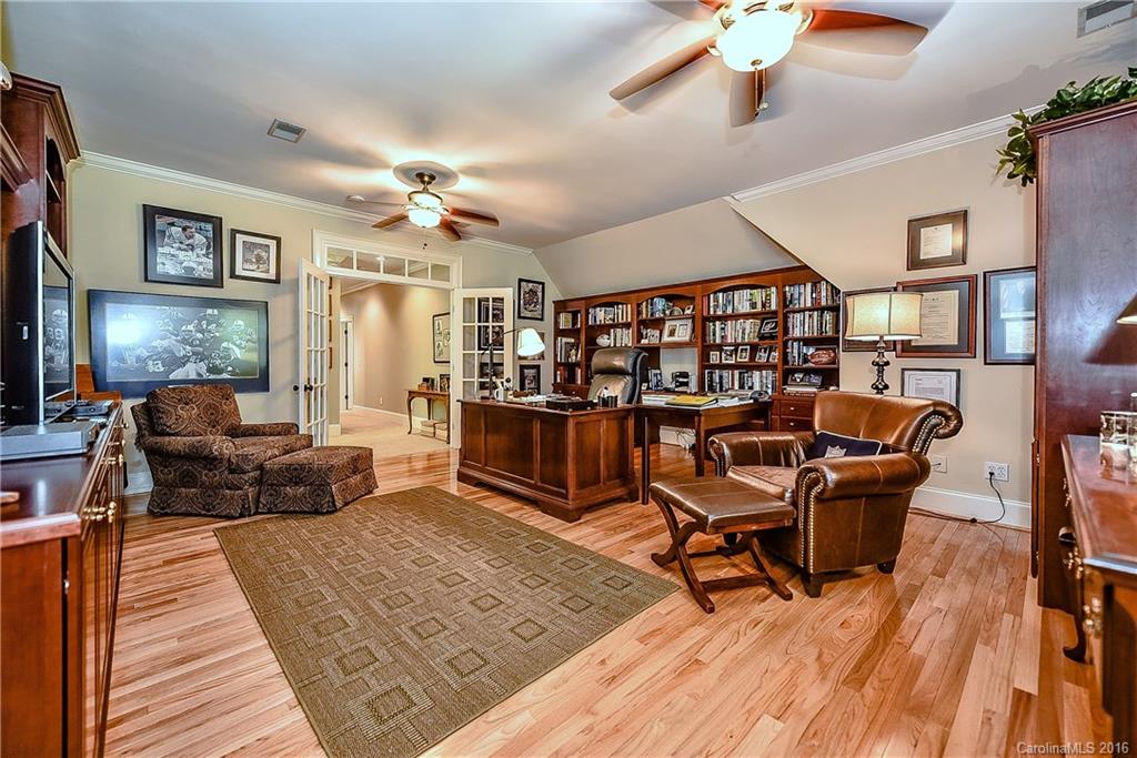 The Peninsula - Residential