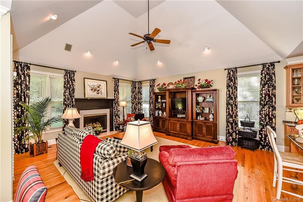 The Peninsula - Residential