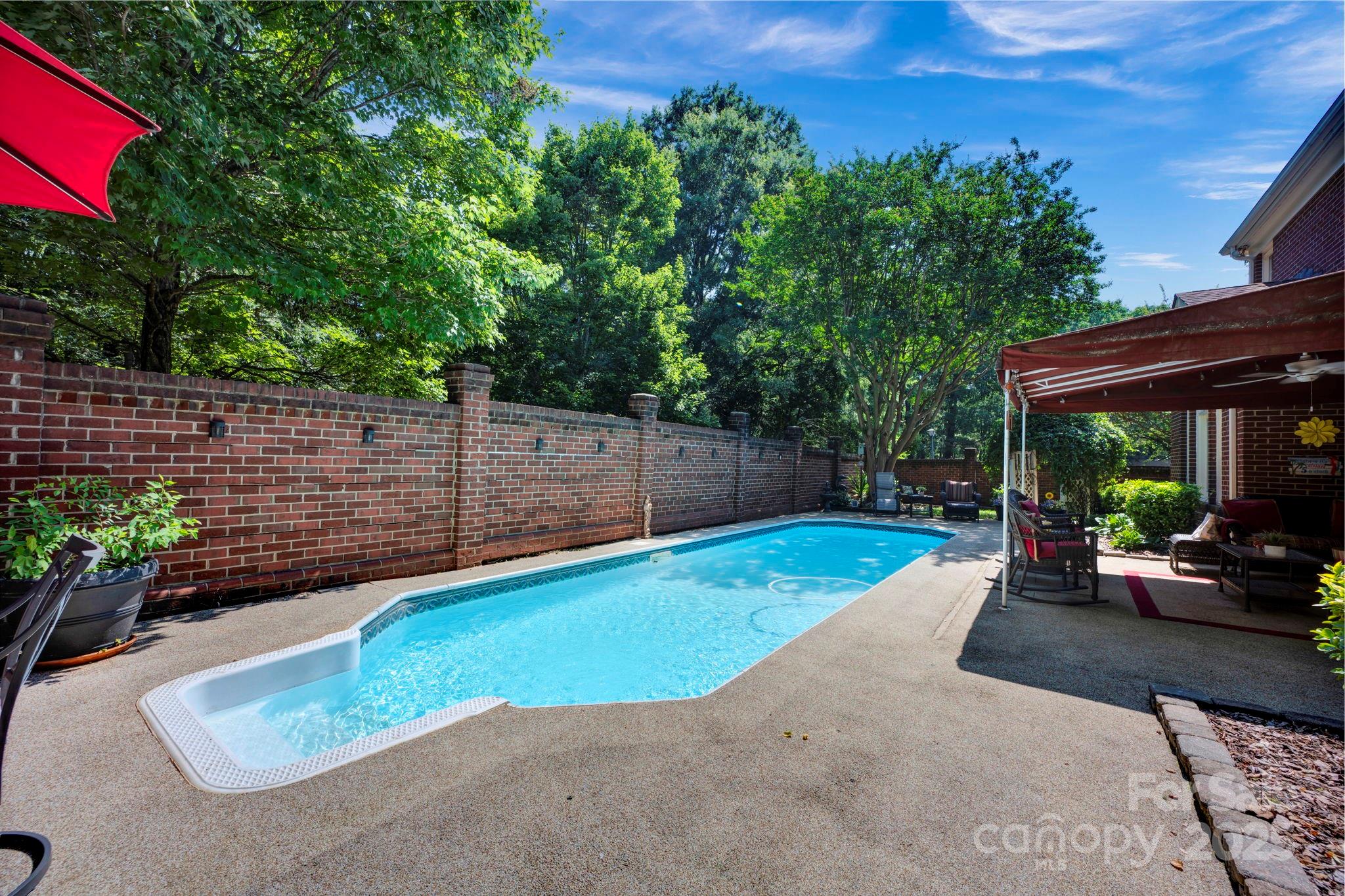 7014 Walton Heath Lane