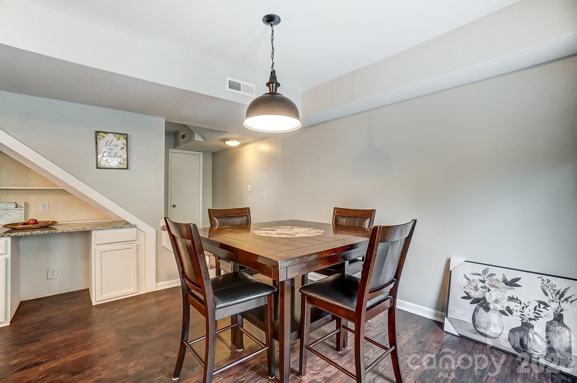 FALCONBRIDGE - Residential