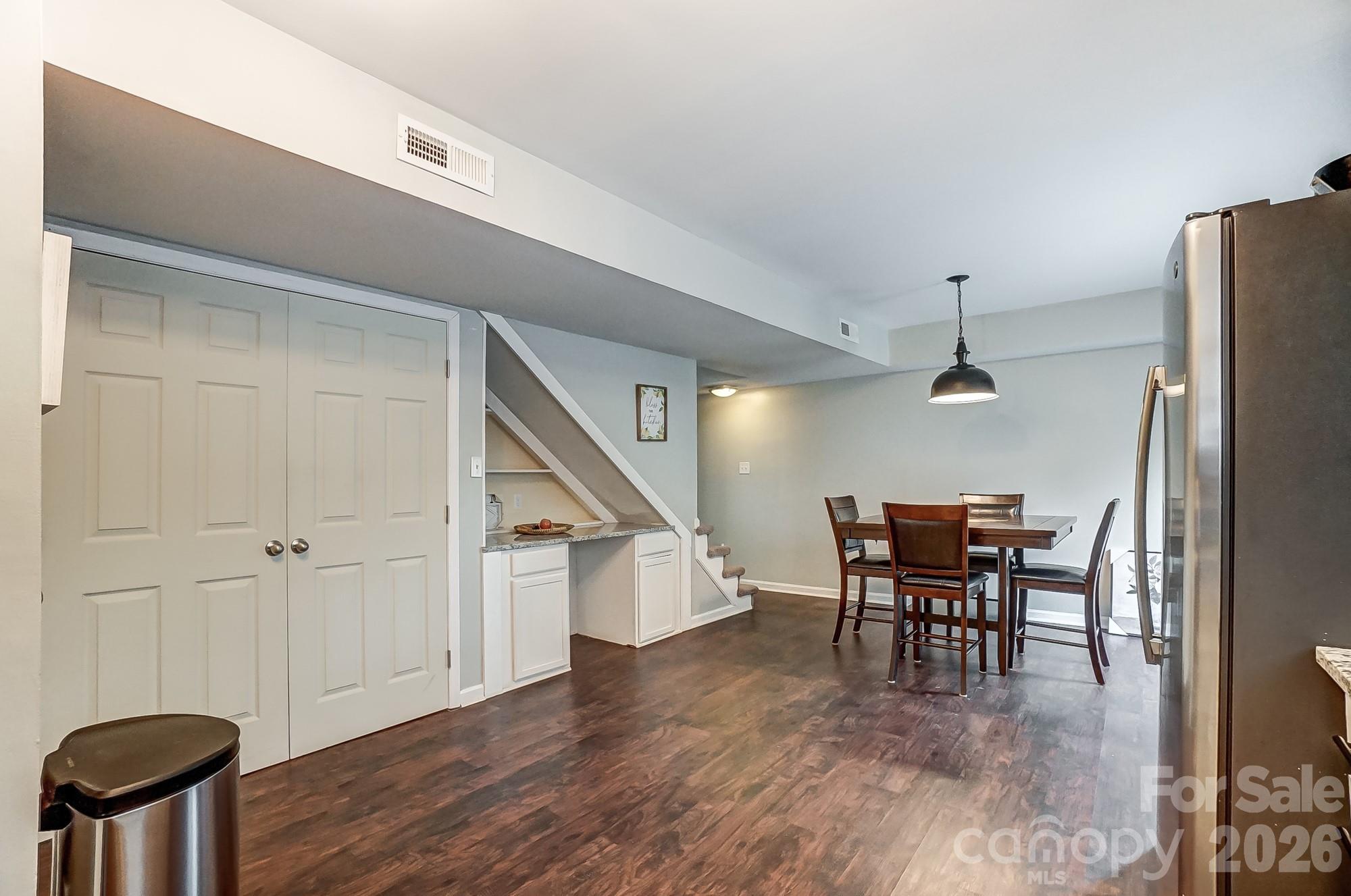 FALCONBRIDGE - Residential