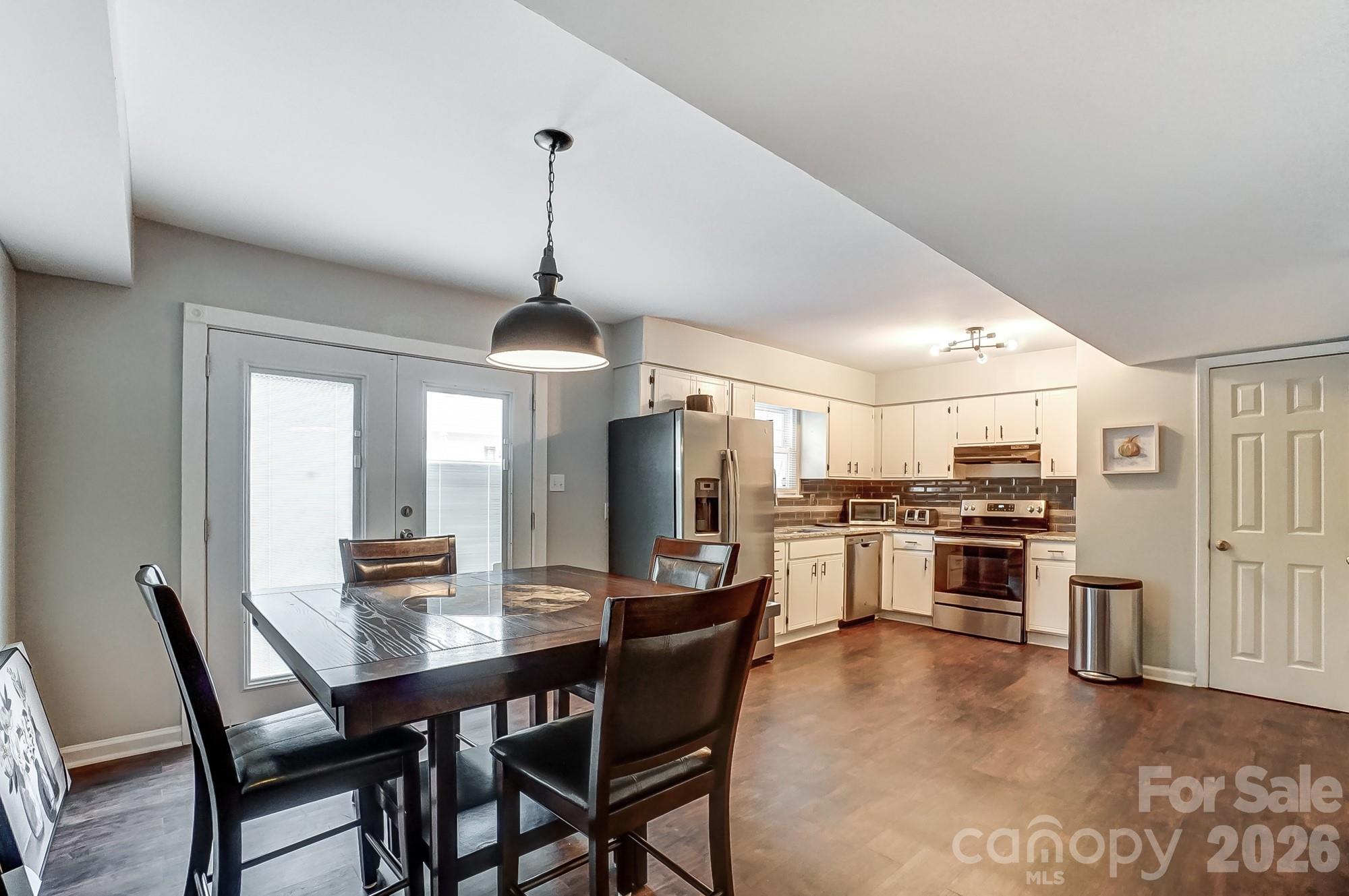 FALCONBRIDGE - Residential