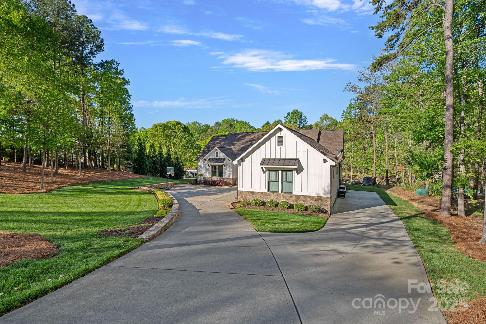 327 Kenway Loop