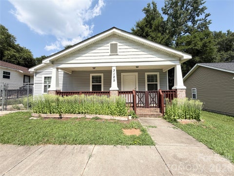 Photo of 3125 Amay James Avenue, Charlotte, NC 28208 (MLS # 4400177)