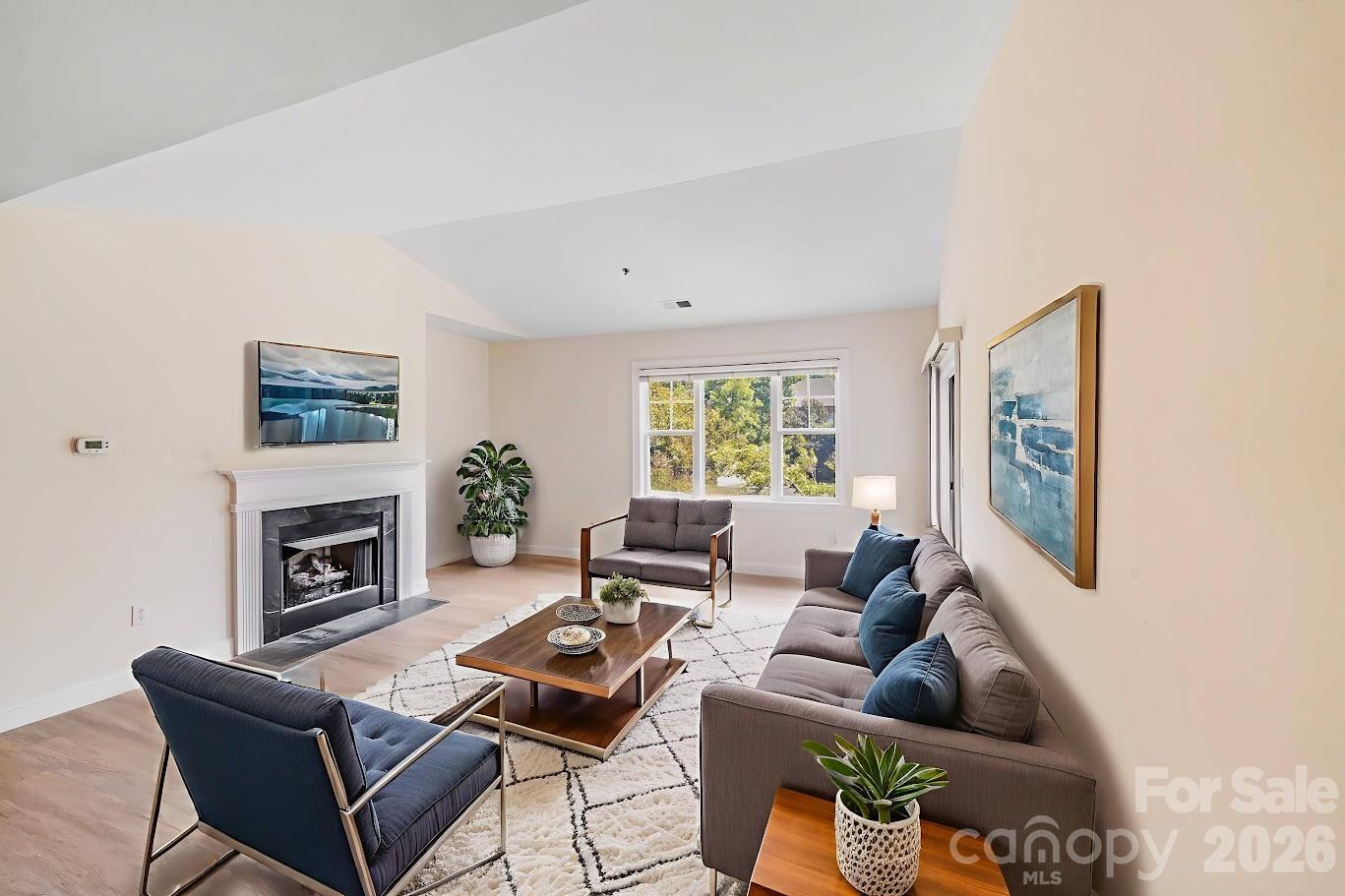 5601 Fairview Road 10