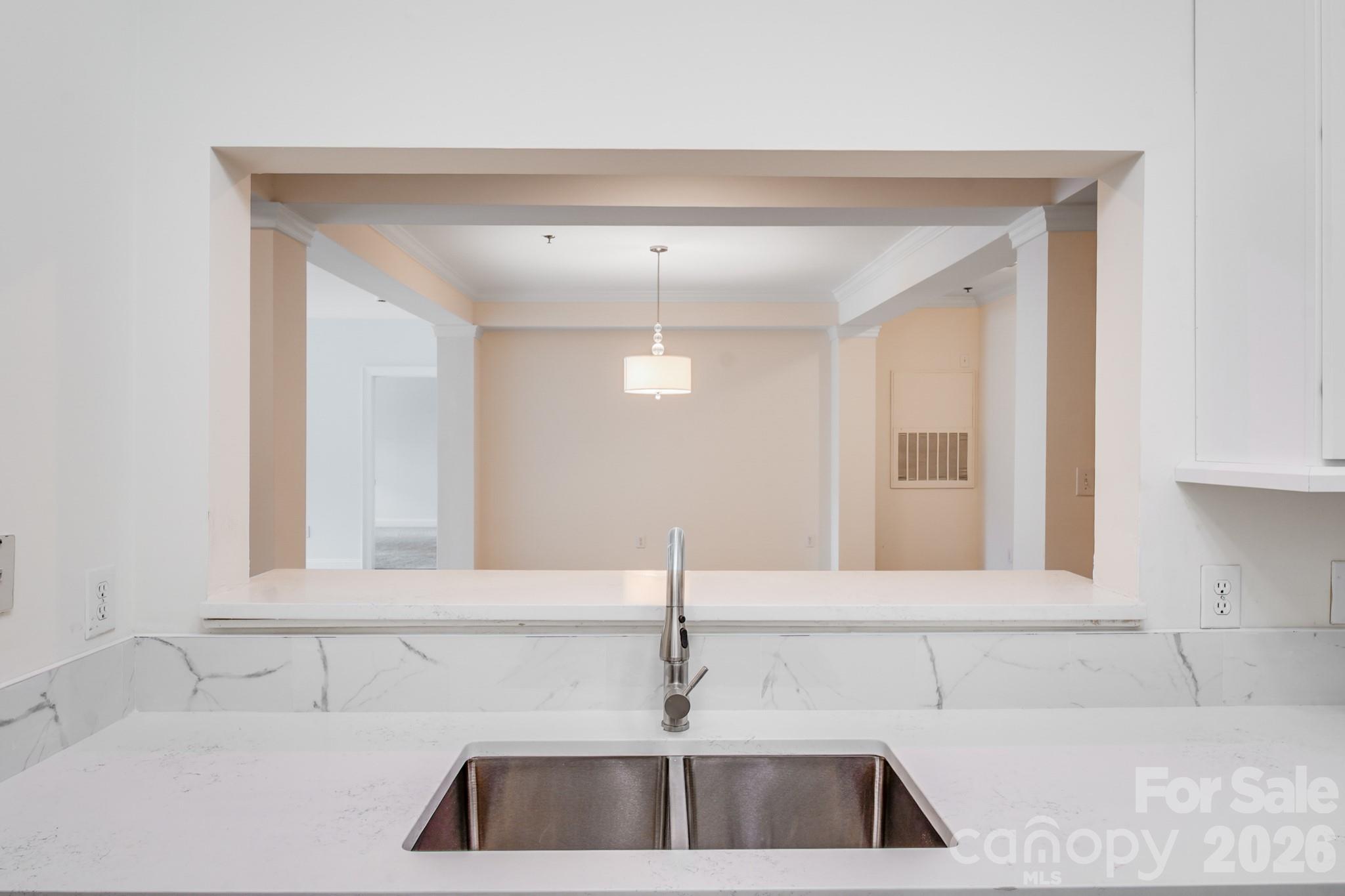 5601 Fairview Road 10