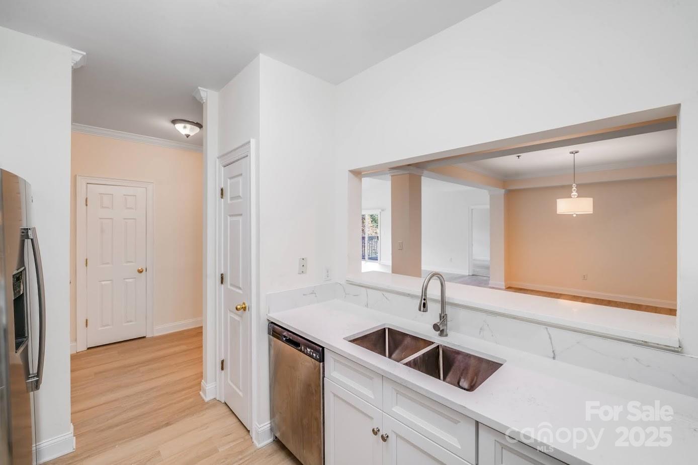 5601 Fairview Road 10