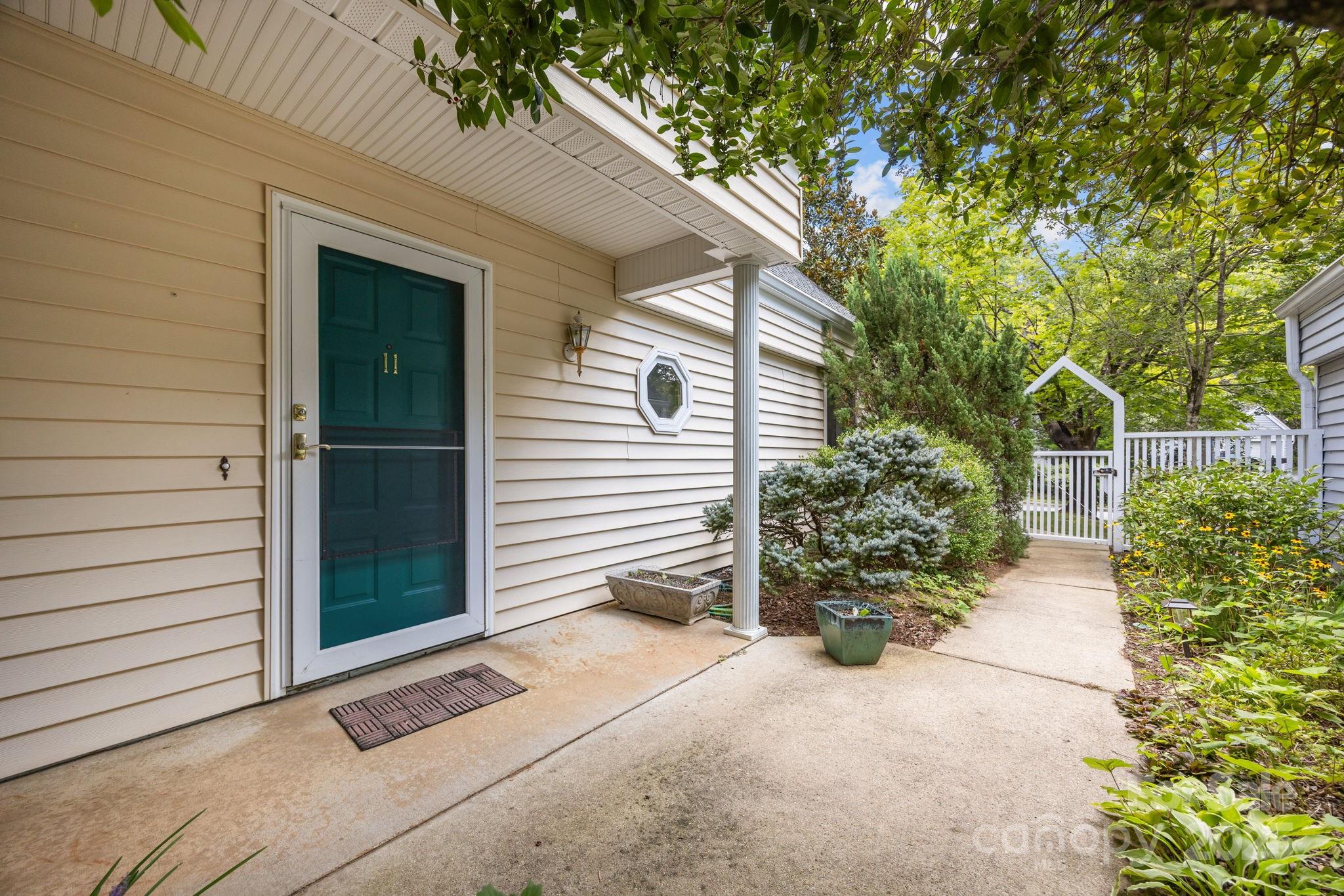 11 Stuart Circle
