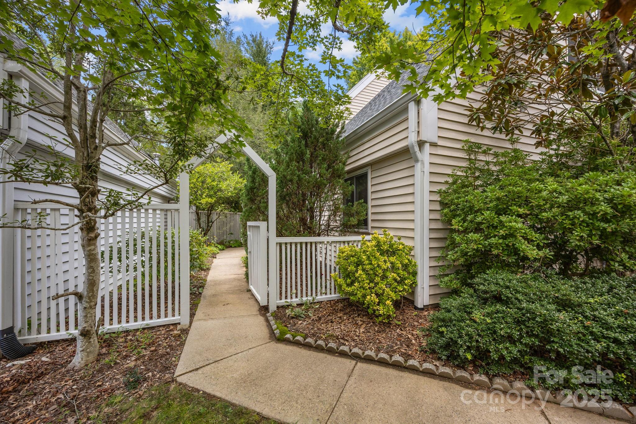 11 Stuart Circle