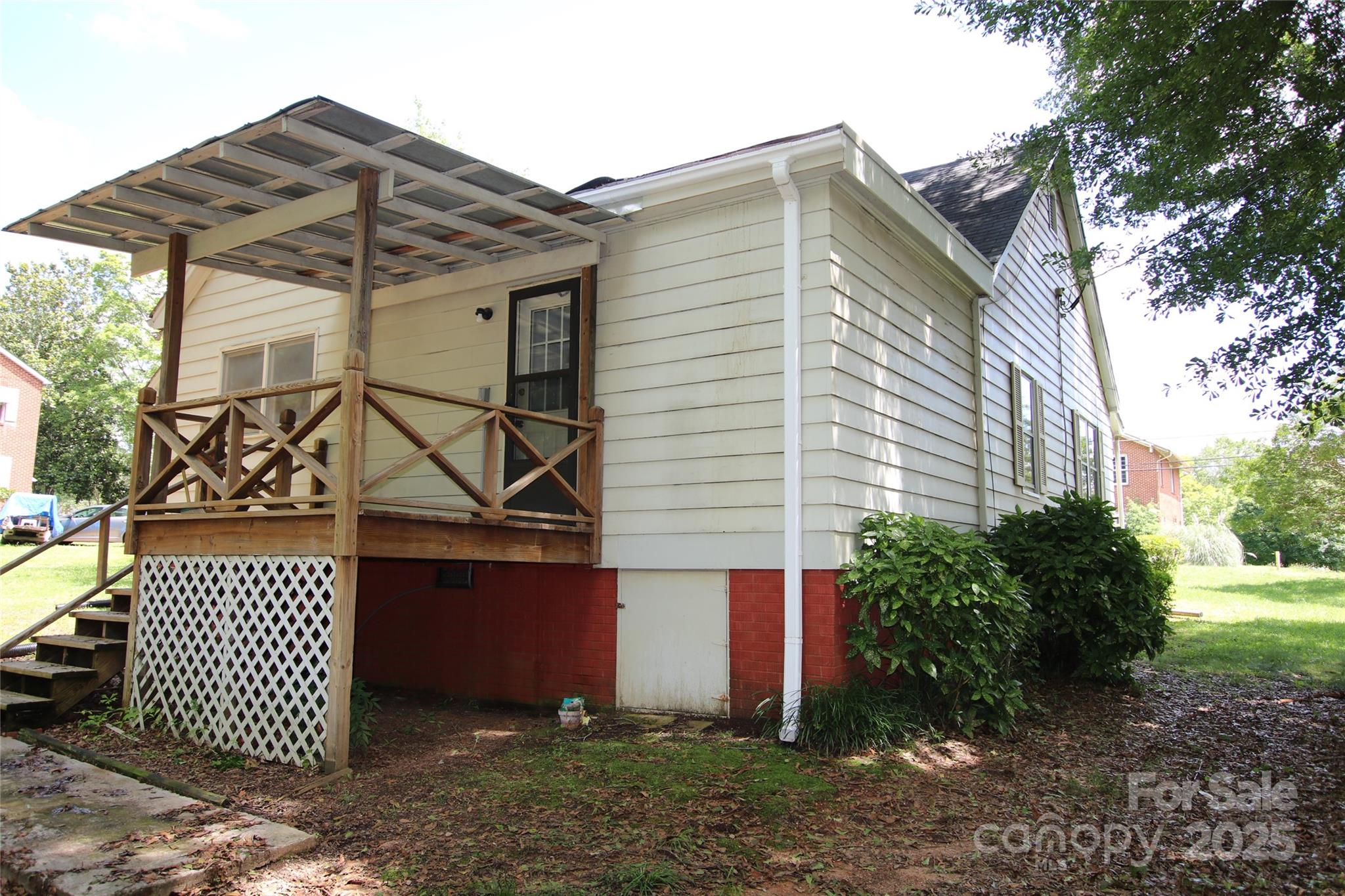 1541 Kings Road