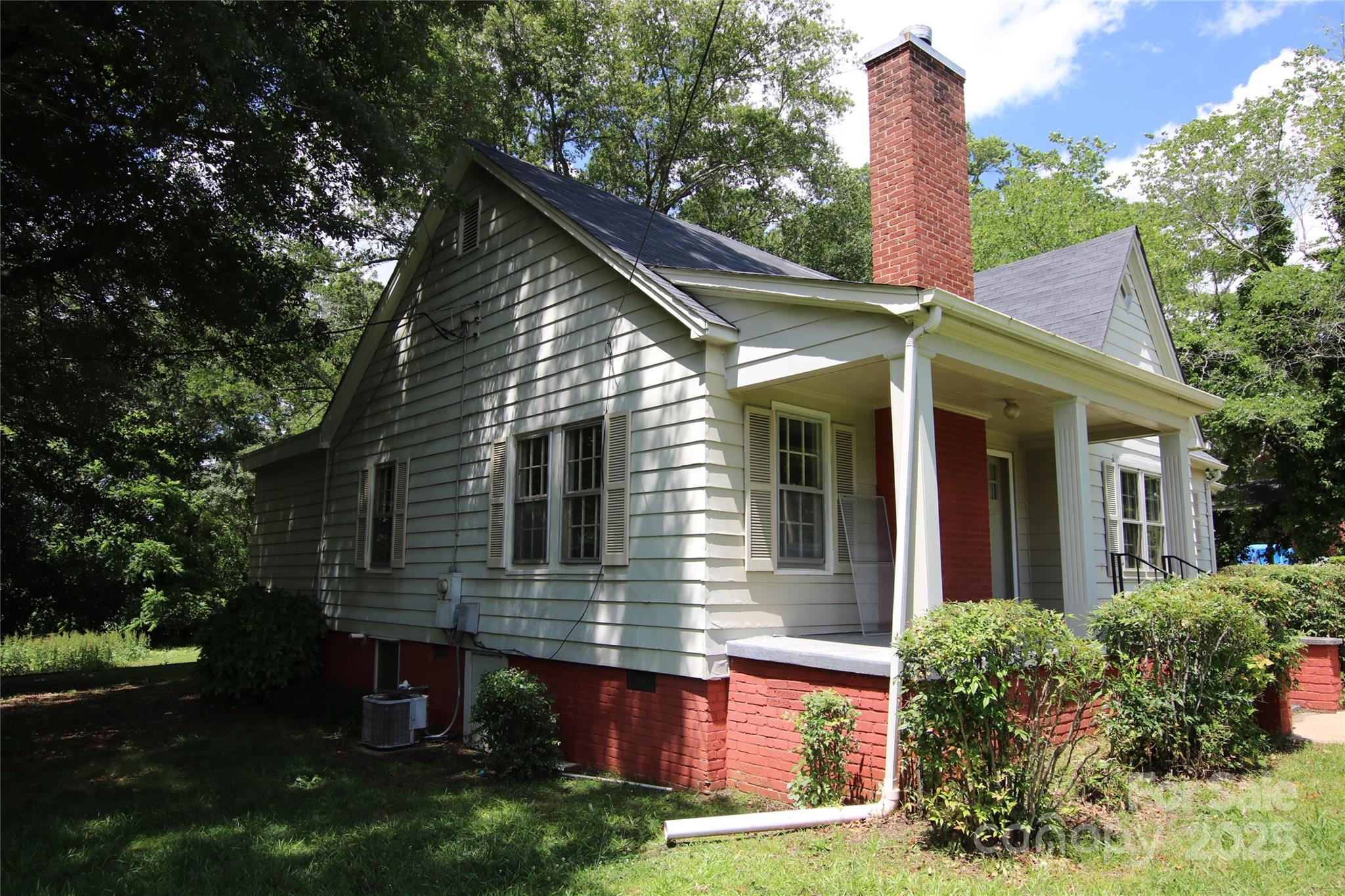 1541 Kings Road