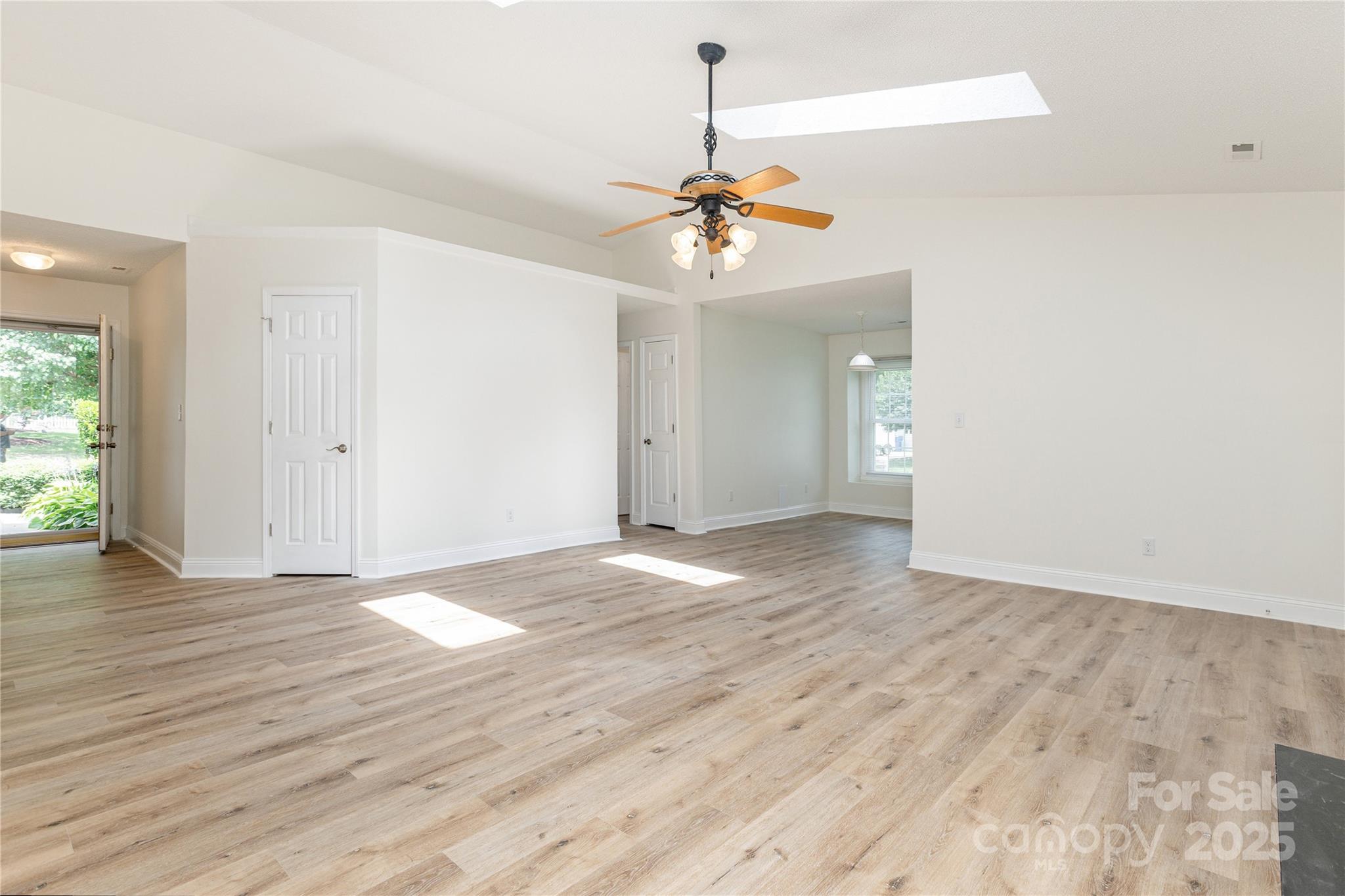 802 Woodlark Court