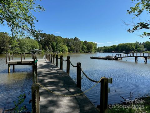 Photo of 6718 Emerald Isle Drive, Sherrills Ford, NC 28673 (MLS # 4269617)