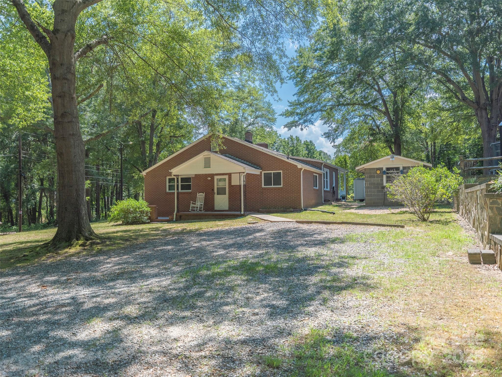 1414 Hollyleaf Avenue
