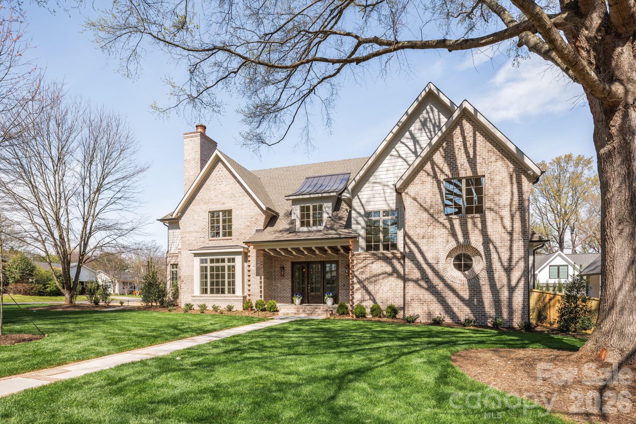 221 N Canterbury Road