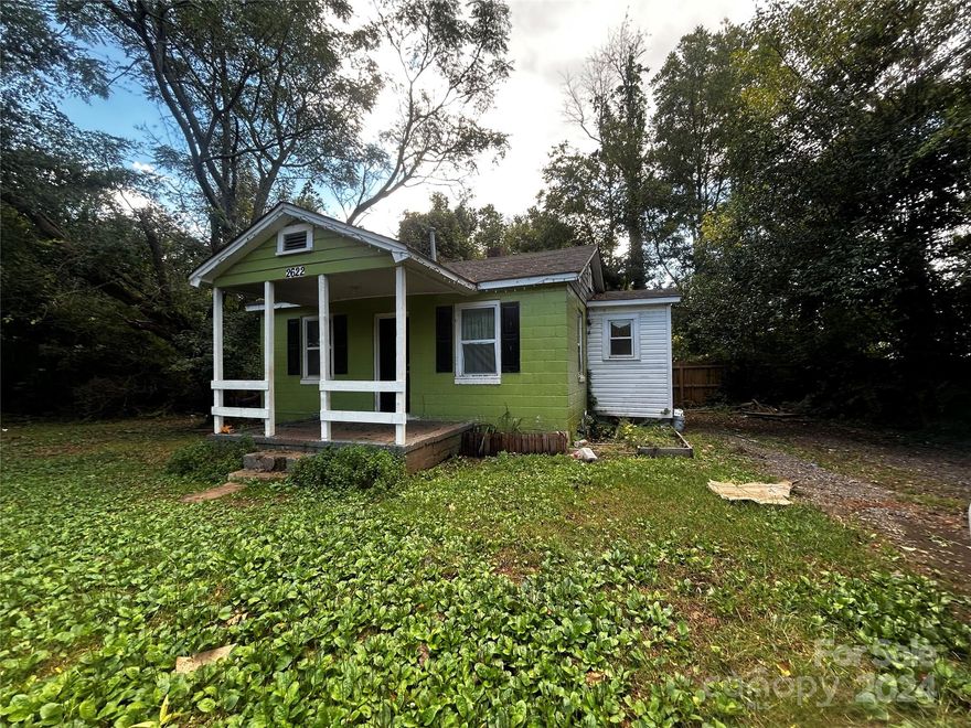 Calling all investors! This property offers so much opportunity sitting on one of the hottest lots in Charlotte. Close to airport, major highways, Uptown Charlotte. Home needs TLC. Home being sold "AS IS”. The home was recently tenant occupied.