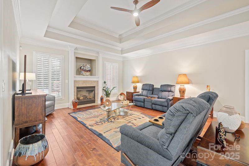 The Peninsula - Residential