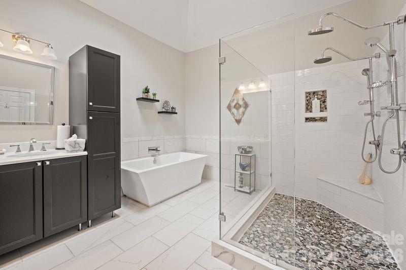 The Peninsula - Residential