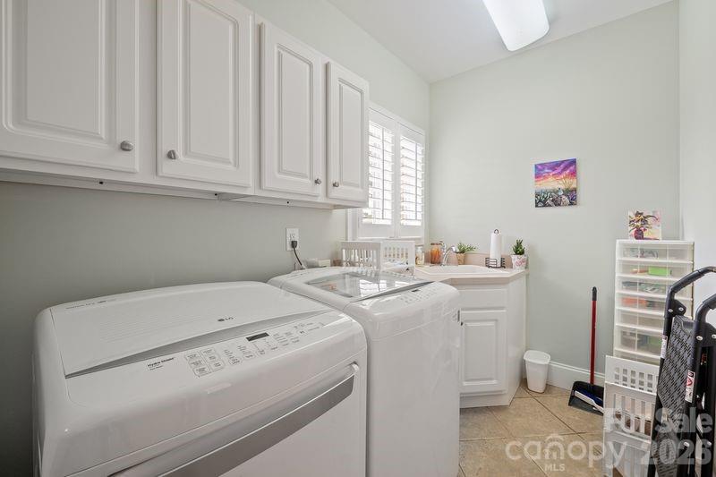 The Peninsula - Residential