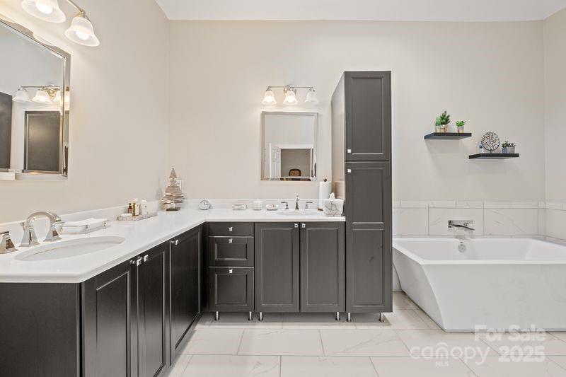 The Peninsula - Residential