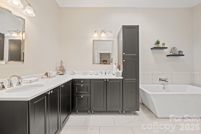 The Peninsula - Residential