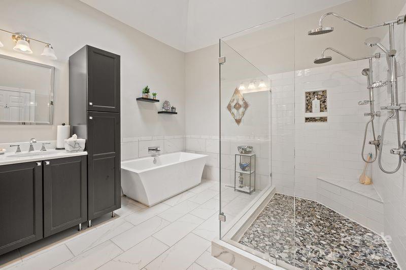 The Peninsula - Residential