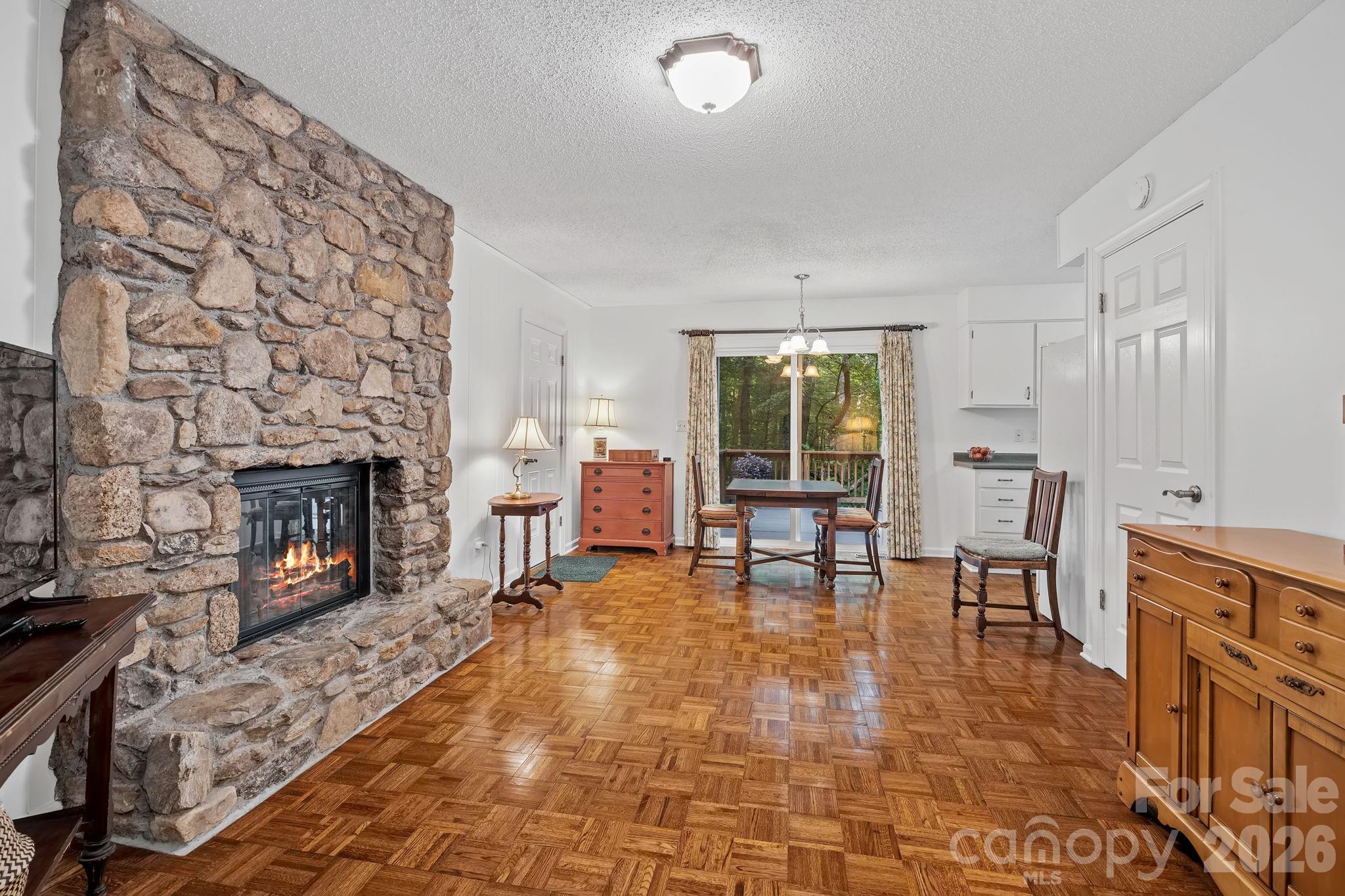 2 Brae Burn Way