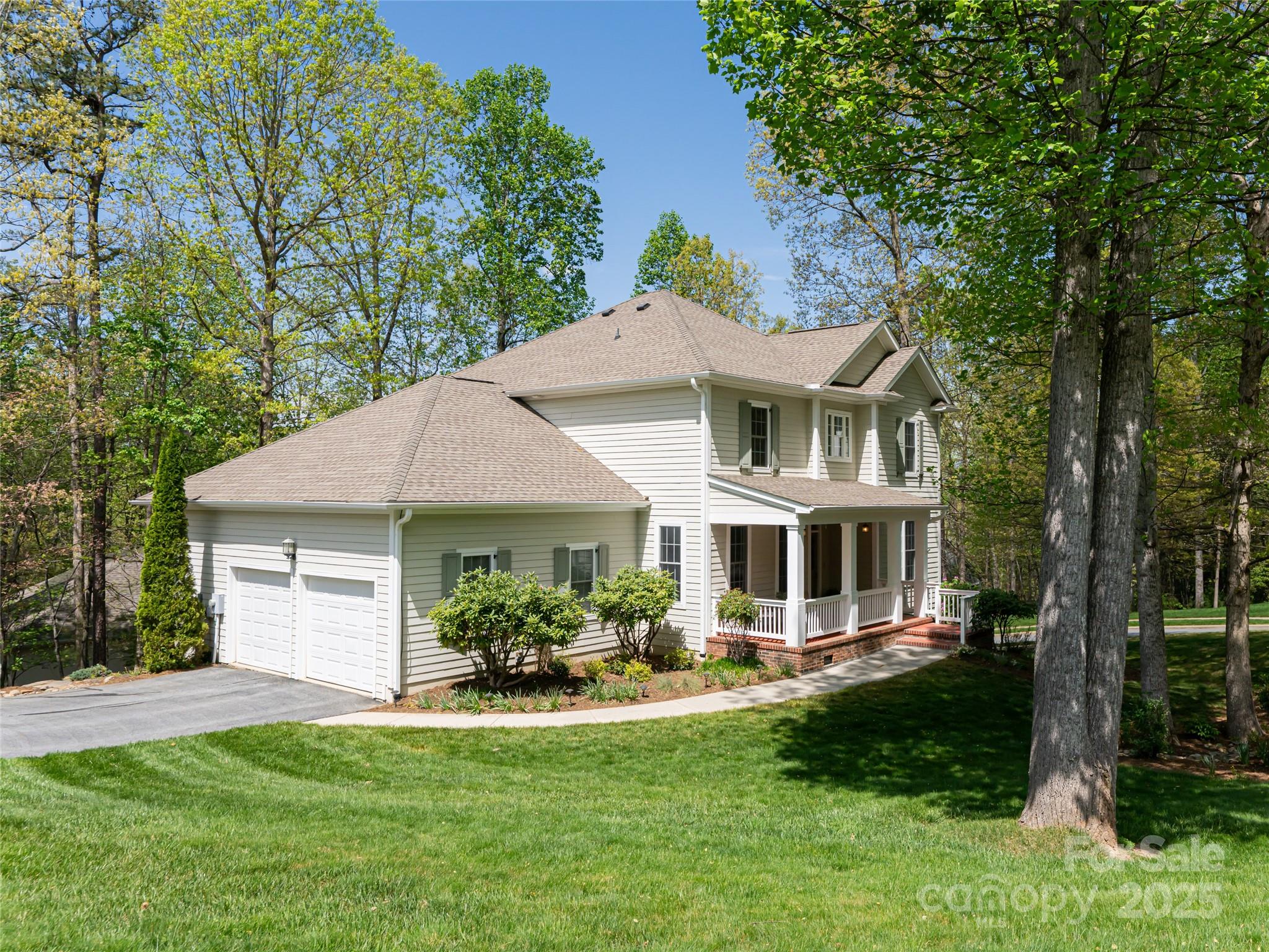 11 La Rue Court