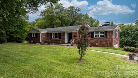 Photo of 2210 19th Avenue SE, Hickory, NC 28602 (MLS # 4418000)