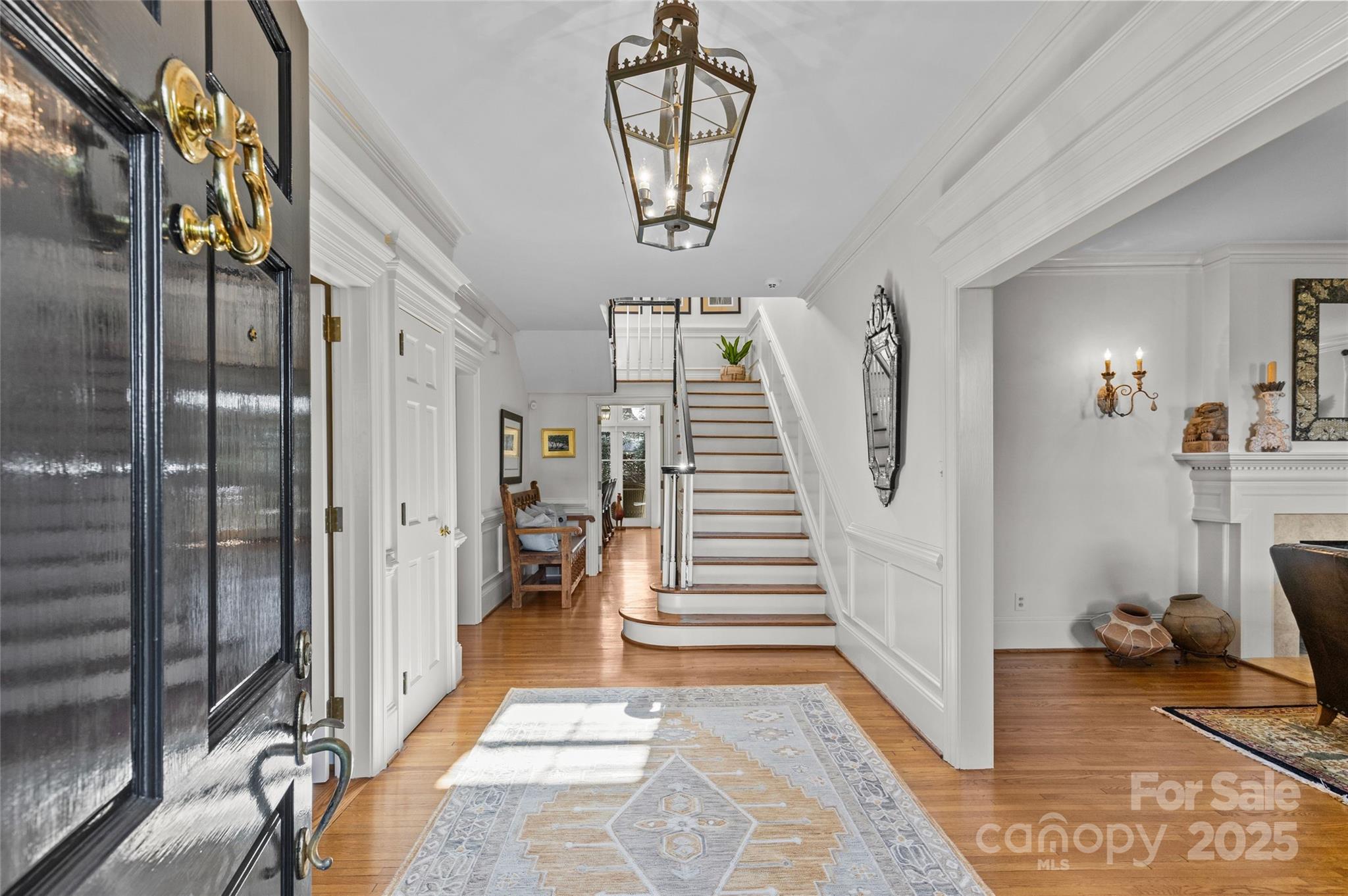 1579 Queens Road W