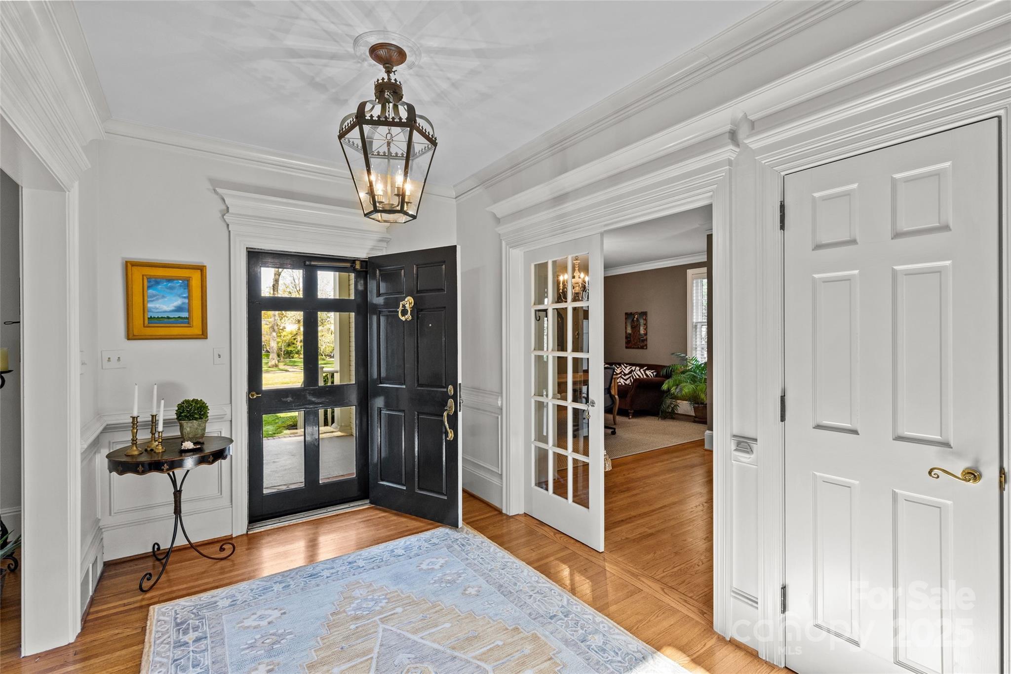 1579 Queens Road W
