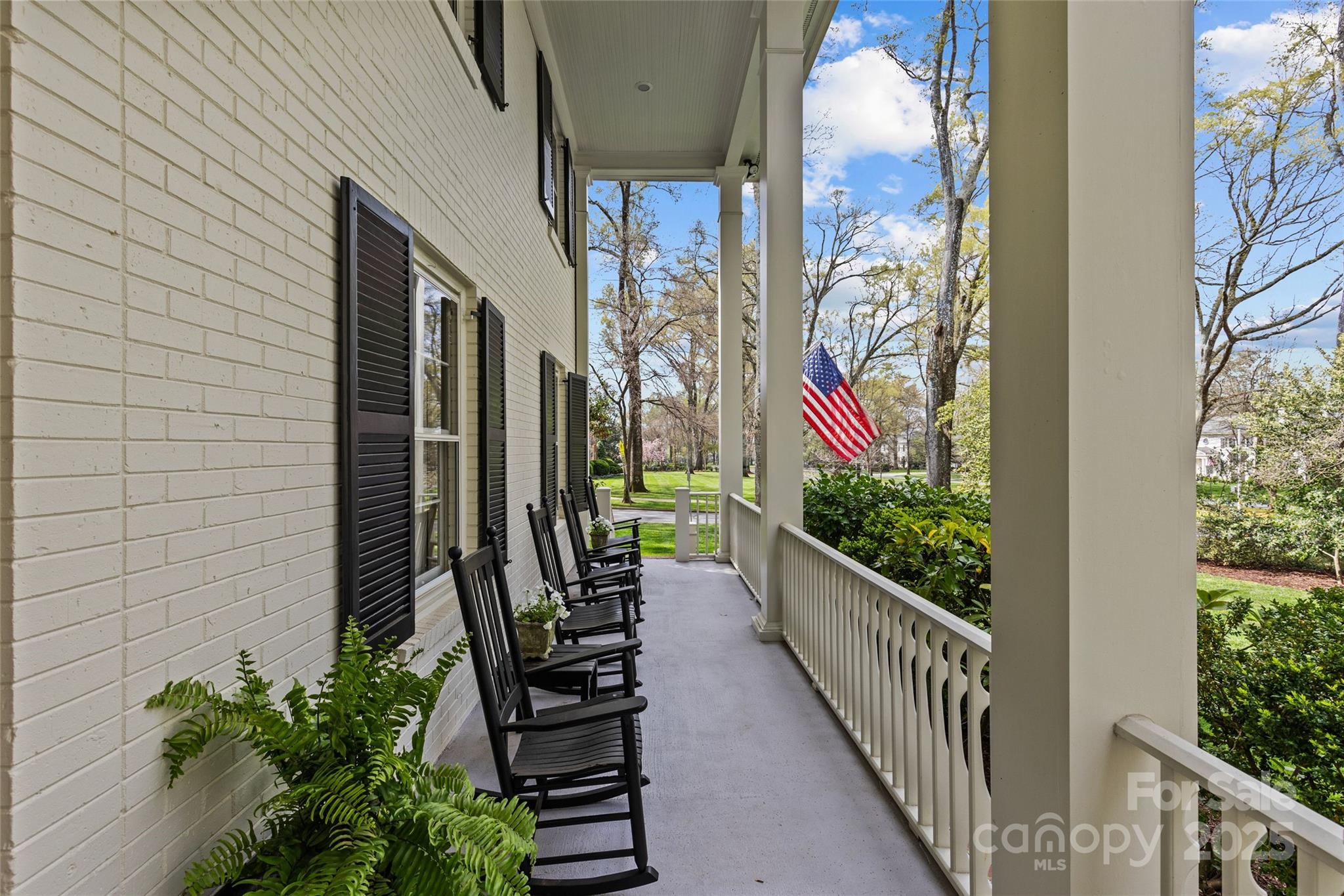 1579 Queens Road W