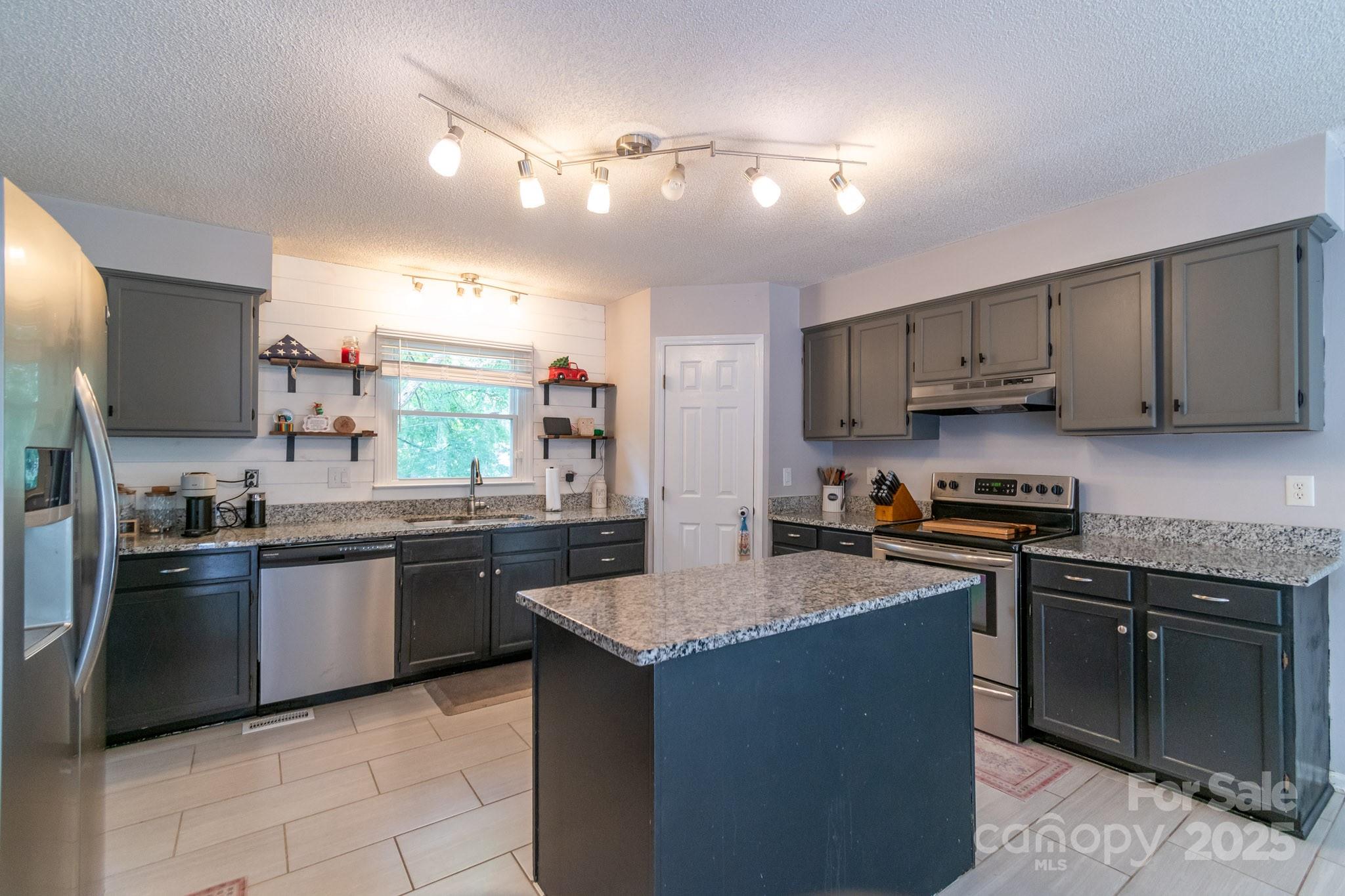 Lake Lee Estates - Residential