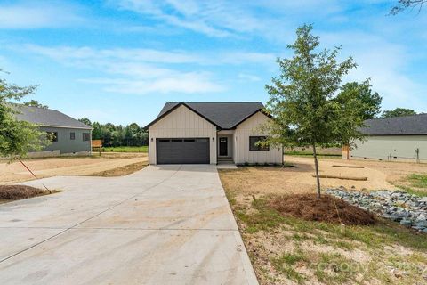 697 S Grove Street Lincolnton NC 28092