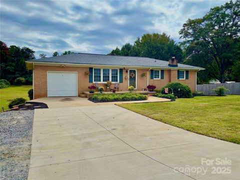 387 Oak Street Extension Forest City NC 28043