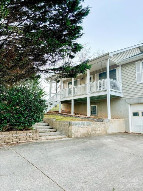 A home in Hendersonville