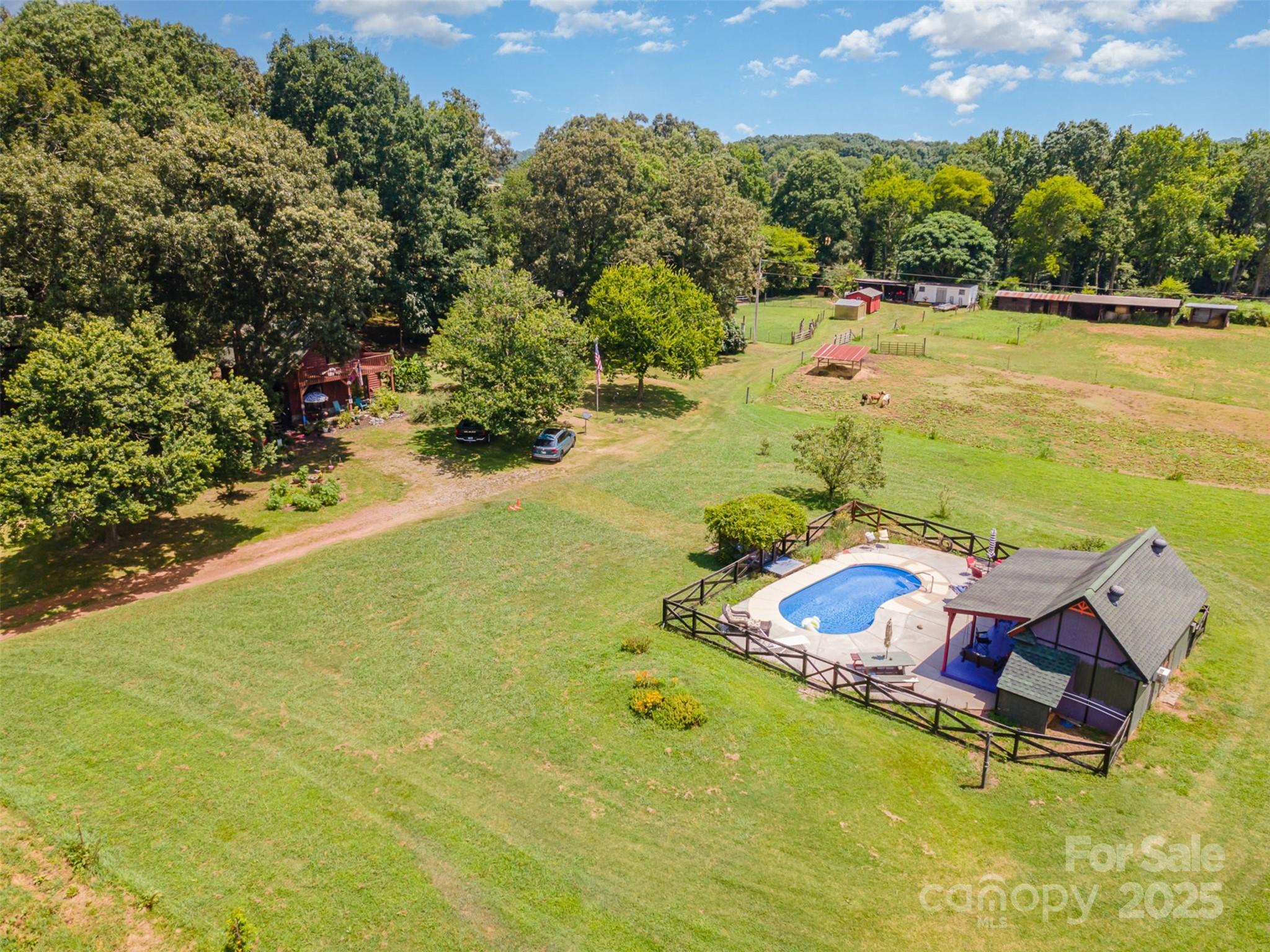 3627 Edwards Road