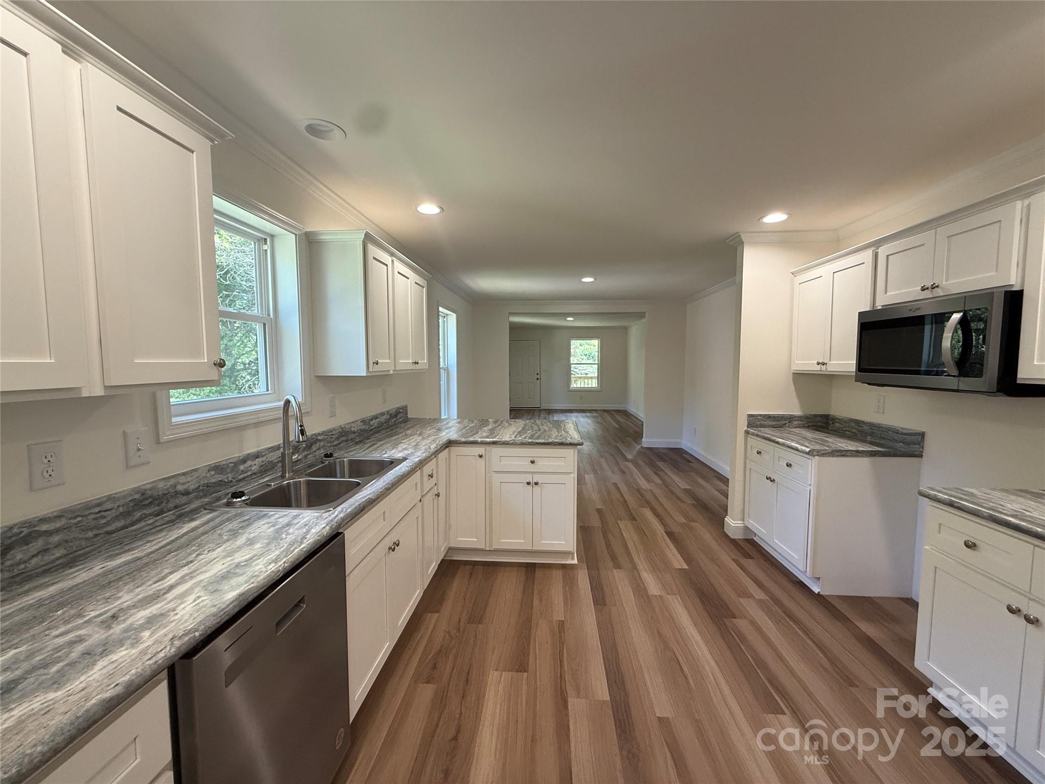 Leonis Mountain Lake Homes - Residential