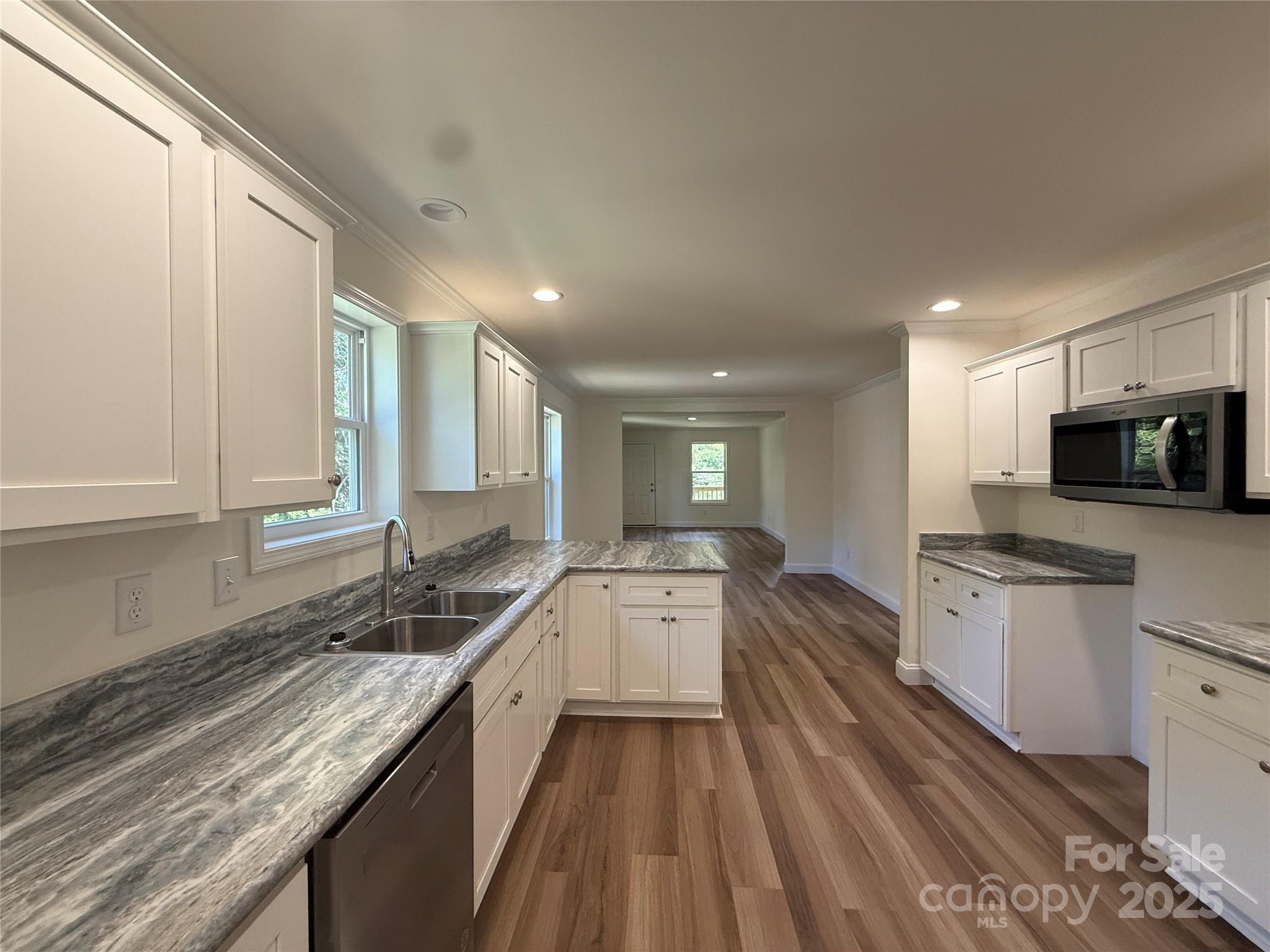 Leonis Mountain Lake Homes - Residential