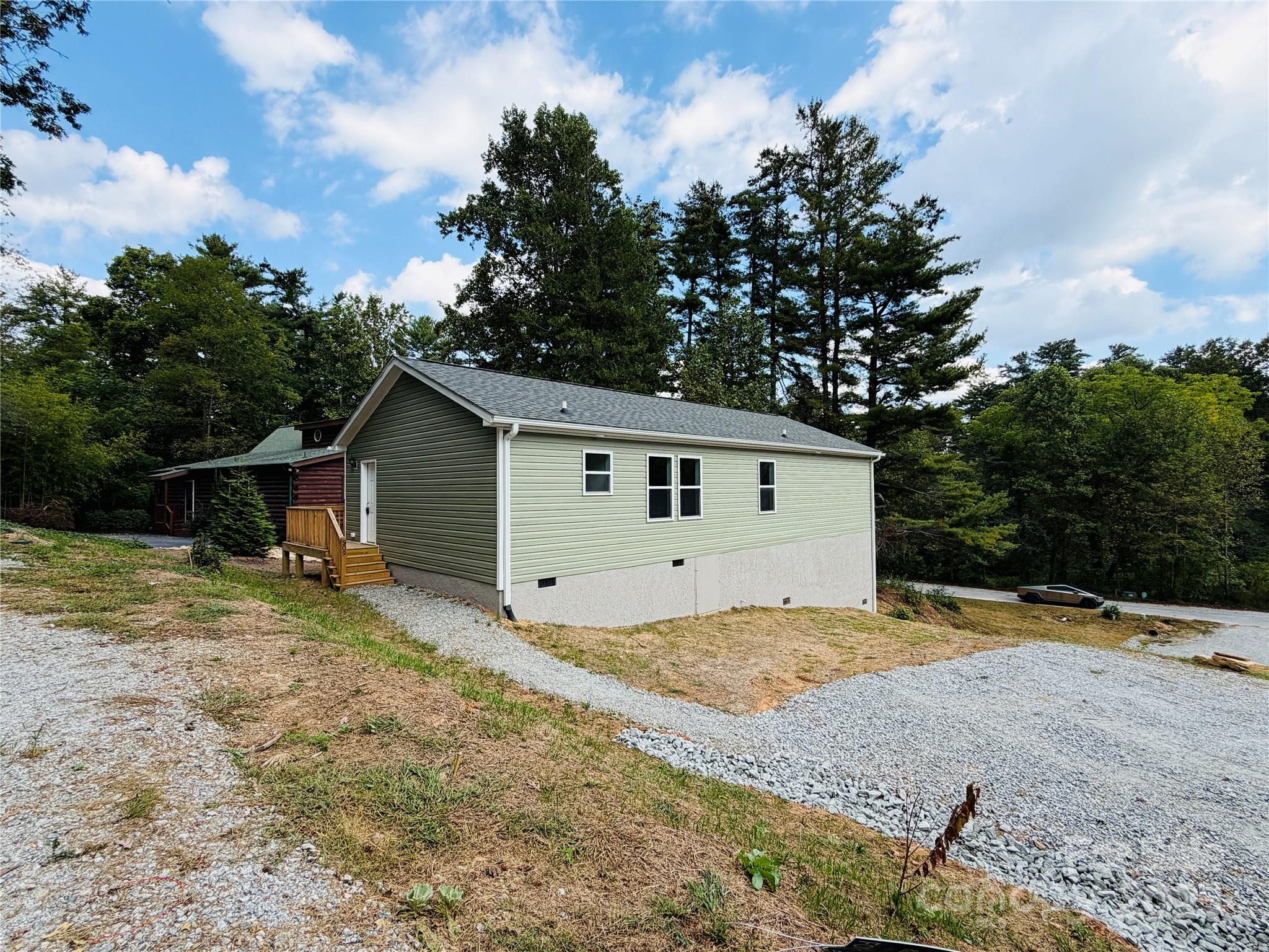 Leonis Mountain Lake Homes - Residential