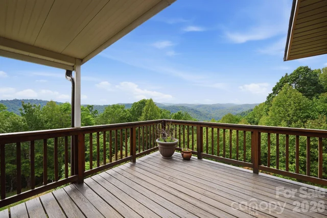 605 Valley View Drive, photo 4 of 48