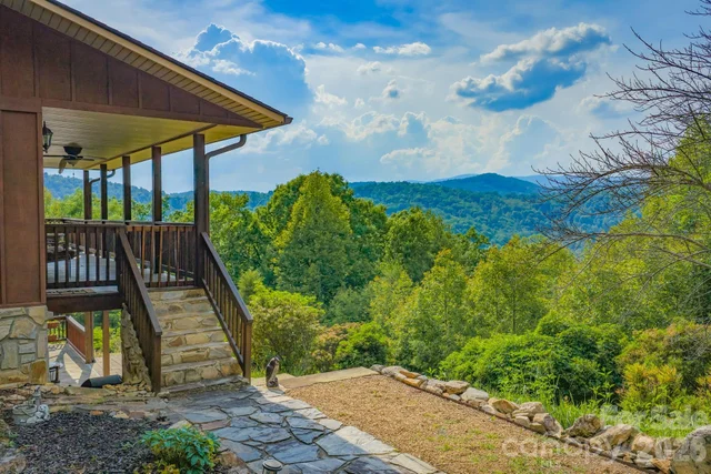 605 Valley View Drive, photo 2 of 48