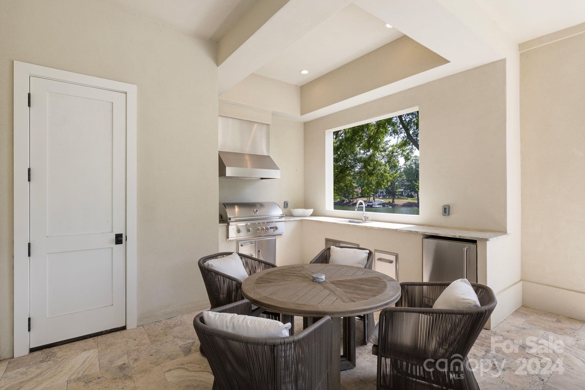 The Peninsula - Residential