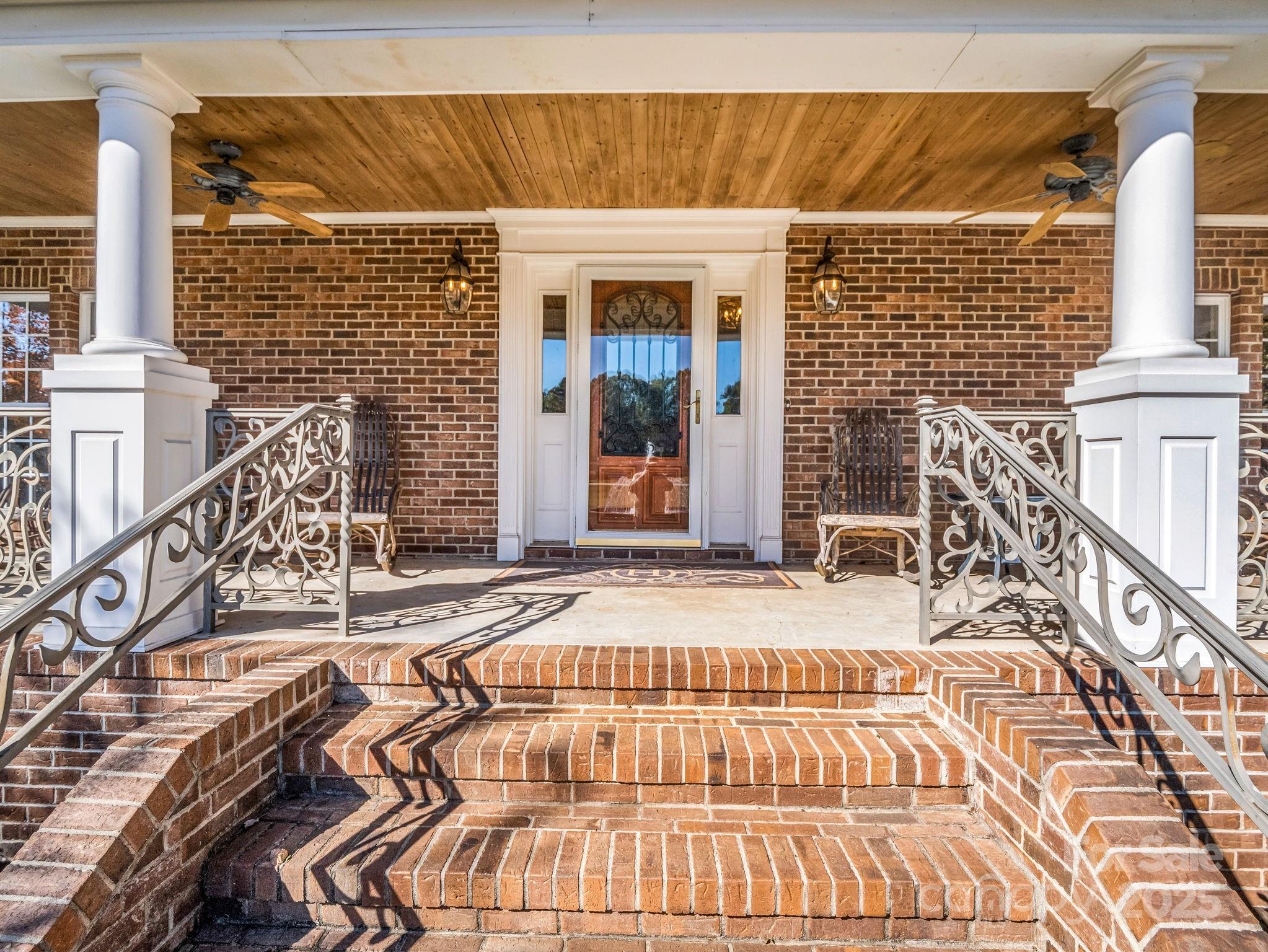 1102 S Mountain Road