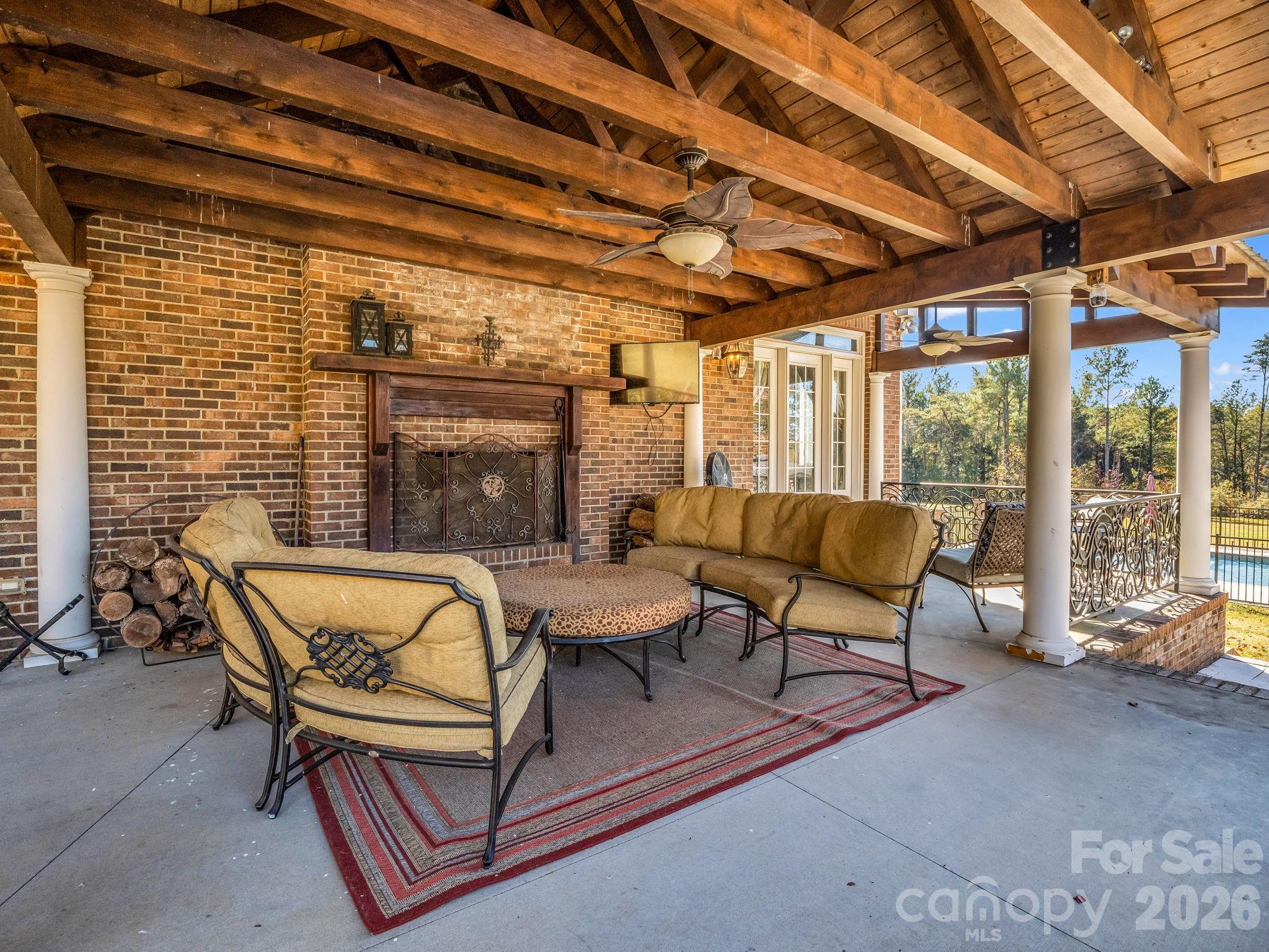 1102 S Mountain Road
