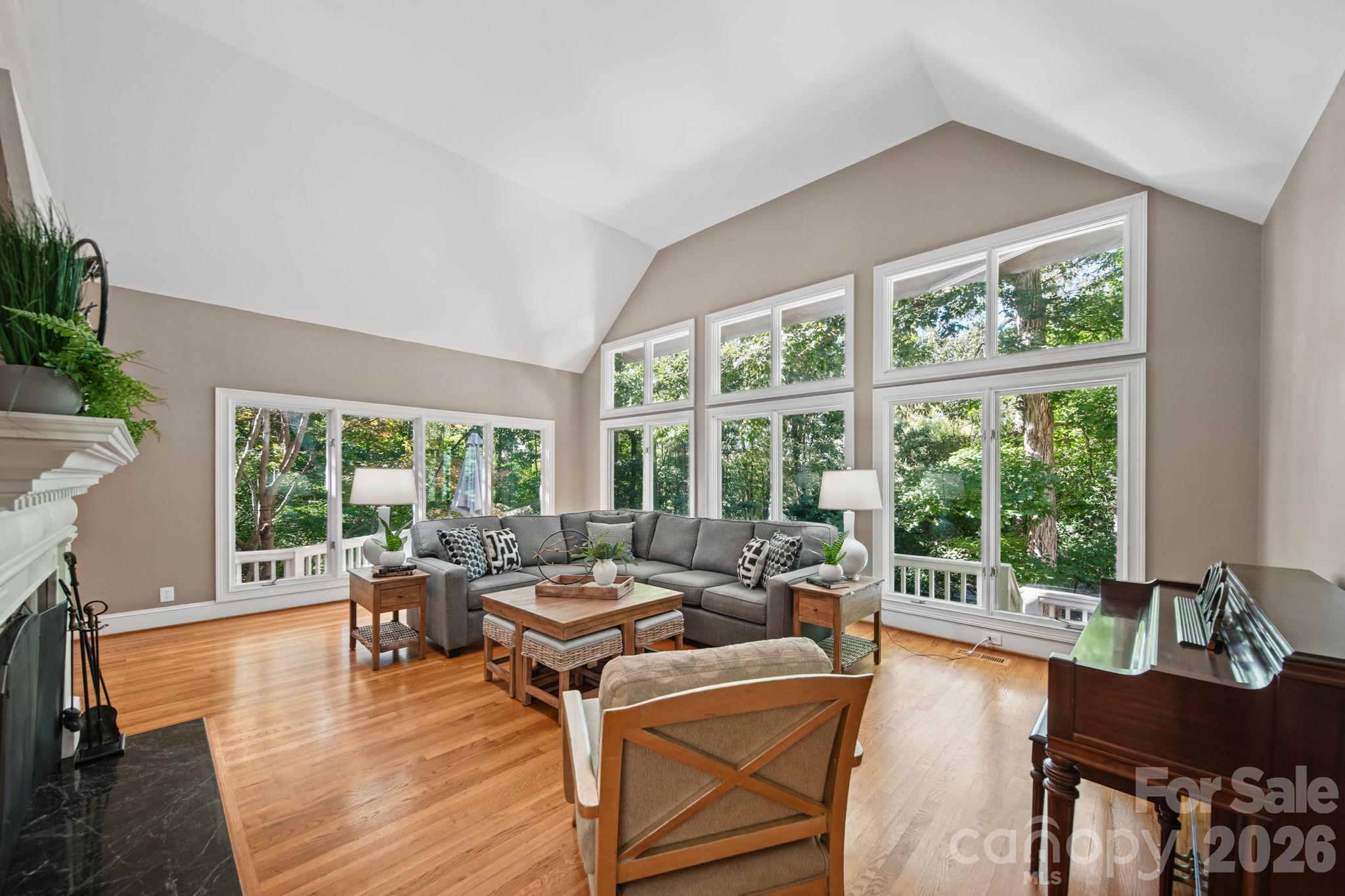 6 Thornwood Court