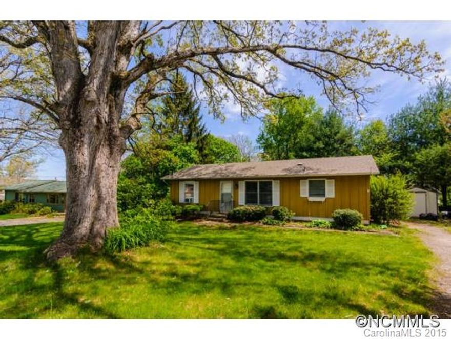 3BD/1.5 just minutes from downtown Asheville in a great neighborhood! This home sits on a huge lot and has a great deck to enjoy the summer evenings on. An eat in kitchen, H/W floors and plenty of room to roam! Priced to sell, come see!
